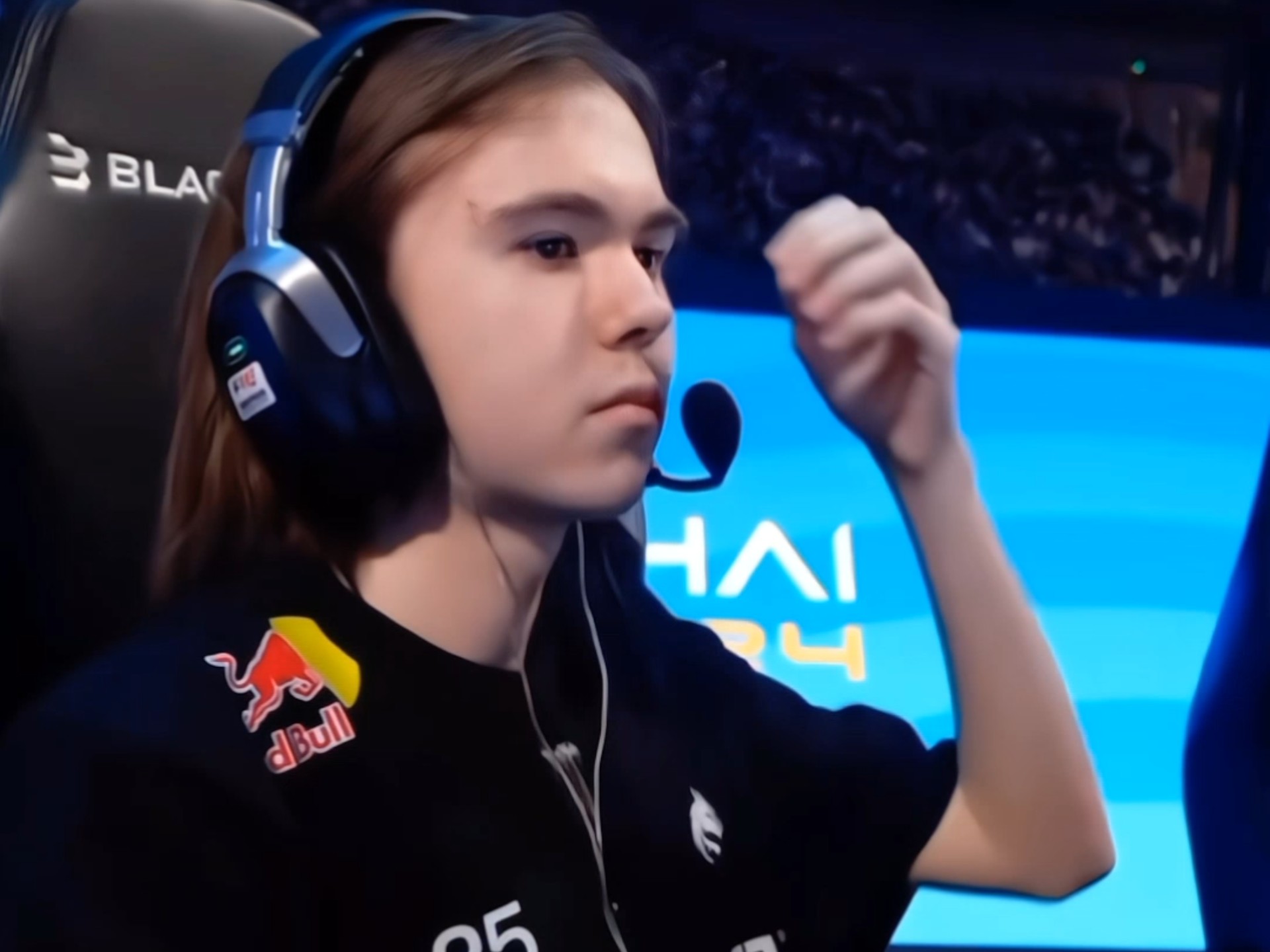 解析“卡顺”的尴尬：为什么顺子听牌往往是陷阱（顺子听牌为何常成陷阱：透视卡顺的尴尬）