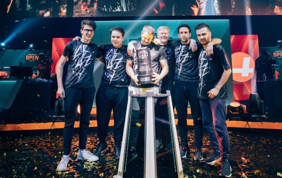 警惕“棋牌竞技”APP的赌博化倾向：如何分辨游戏与非法博彩？（棋牌竞技APP暗藏赌博风险：怎样分辨正规游戏与非法博彩？）